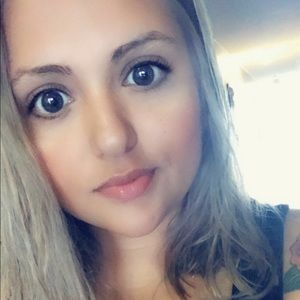 Meet your Posher, Claudia